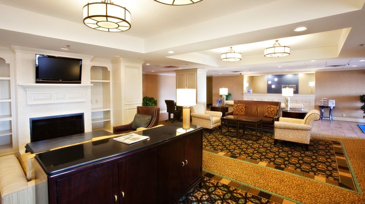 Holiday Inn Express Plainfield Lobby
