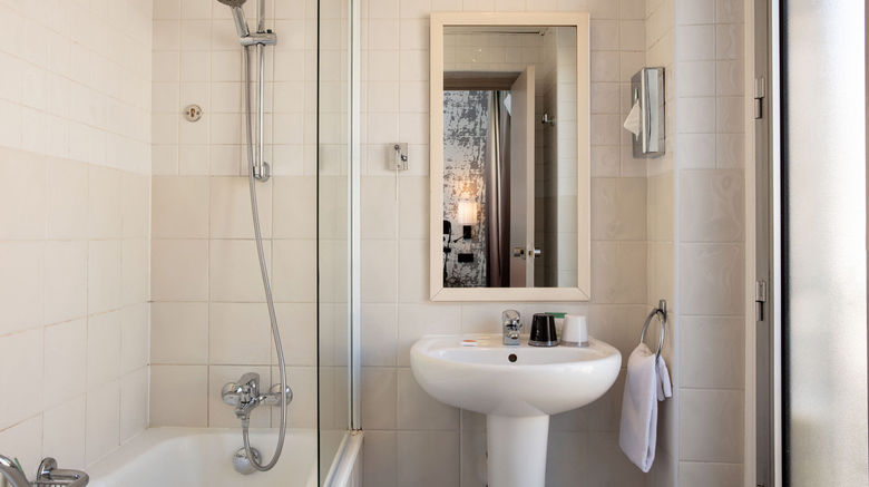 <b>Hotel des Nations Saint Germain Room</b>. Images powered by <a href="https://www.leonardoworldwide.com/" title="Leonardo Worldwide" target="_blank">Leonardo</a>.