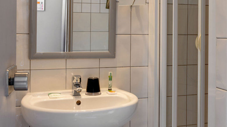 <b>Hotel des Nations Saint Germain Room</b>. Images powered by <a href="https://www.leonardoworldwide.com/" title="Leonardo Worldwide" target="_blank">Leonardo</a>.