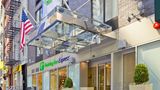 Holiday Inn Express NYC Wall Street Exterior