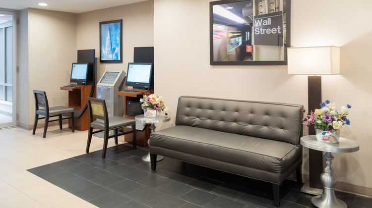 Holiday Inn Express NYC Wall Street Lobby