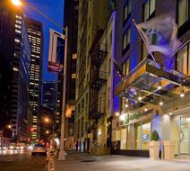 Holiday Inn Express NYC Wall Street Exterior