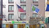 Holiday Inn Express NYC Wall Street Exterior