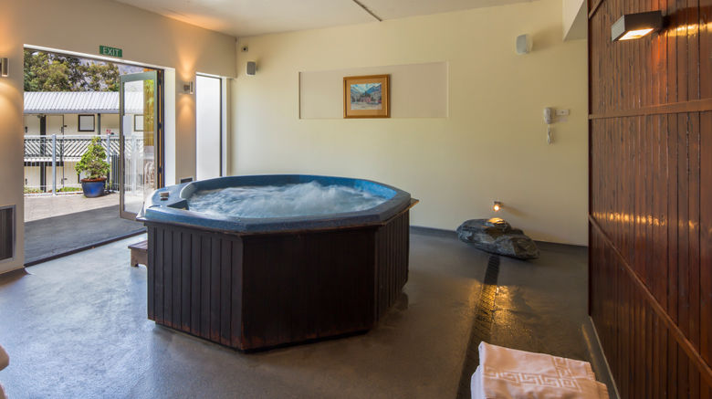 <b>Holiday Inn Queenstown Frankton Road Pool</b>. Images powered by <a href="https://www.leonardoworldwide.com/" title="Leonardo Worldwide" target="_blank">Leonardo</a>.