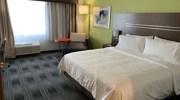Holiday Inn Express & Suites Dallas NW Room