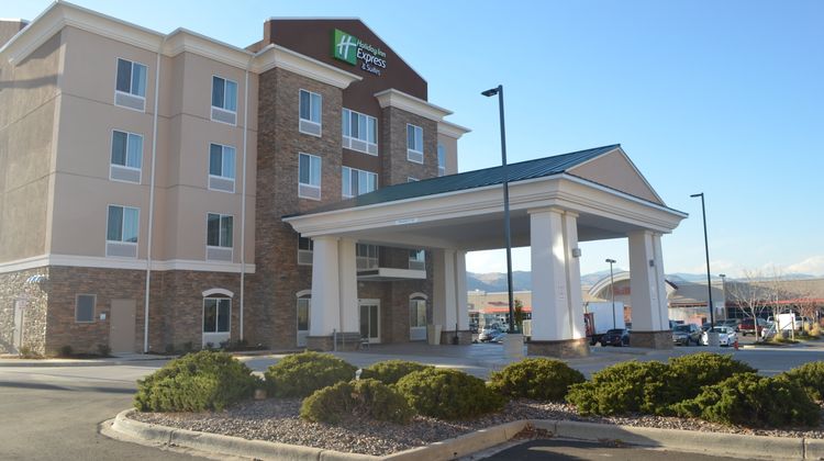 Holiday Inn Express & Suites Exterior