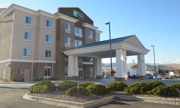 Holiday Inn Express & Suites
