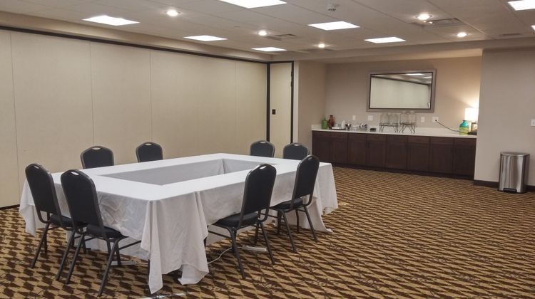 Holiday Inn Express & Suites Meeting
