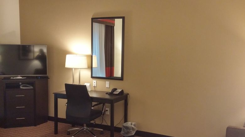<b>Holiday Inn Express & Suites Room</b>. Images powered by <a href="https://www.leonardoworldwide.com/" title="Leonardo Worldwide" target="_blank">Leonardo</a>.