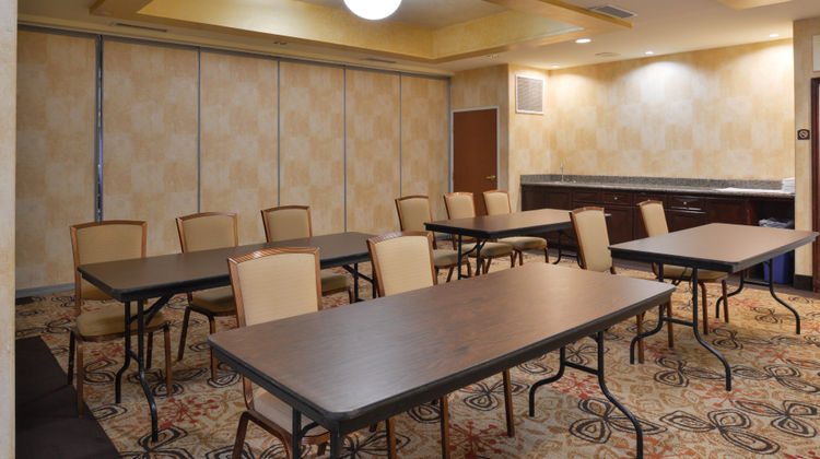 Holiday Inn Express & Suites Meeting