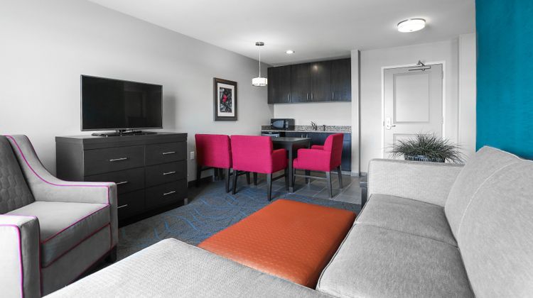 Holiday Inn Express Moline, Quad Cities Suite