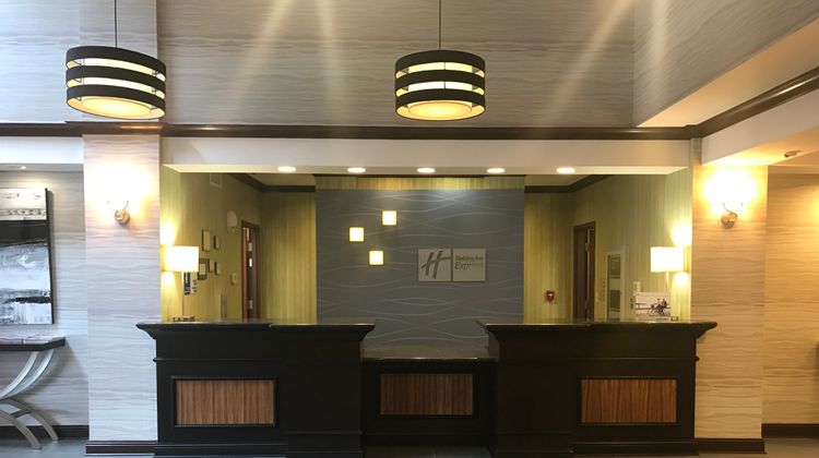 Holiday Inn Express & Suites Morton Lobby