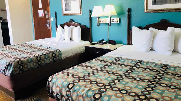 Red Carpet Inn Room