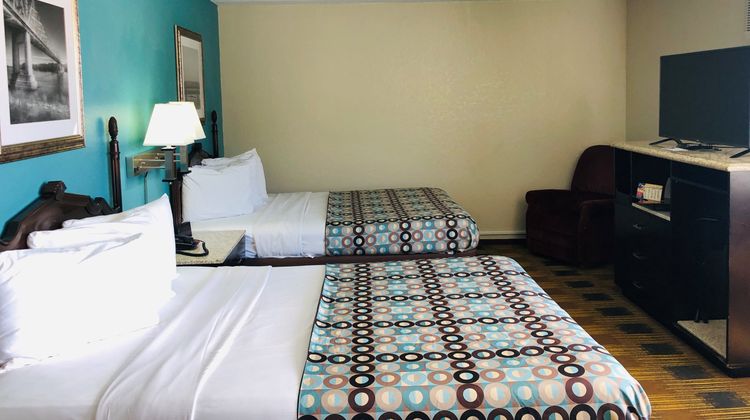 Red Carpet Inn Room