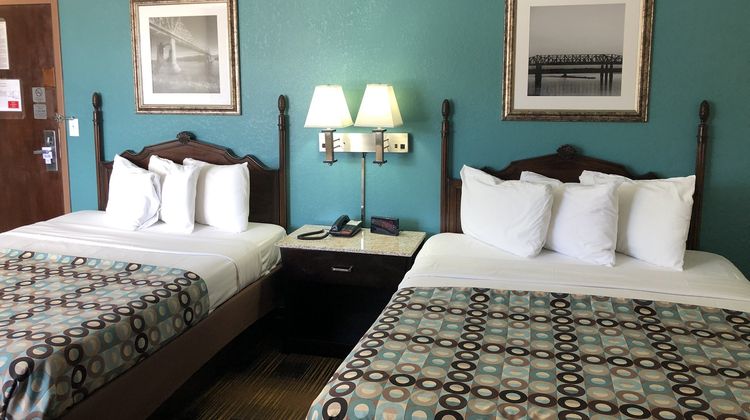 Red Carpet Inn Room