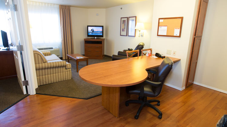 Candlewood Suites Springfield Suite
