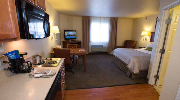 Candlewood Suites Springfield Suite