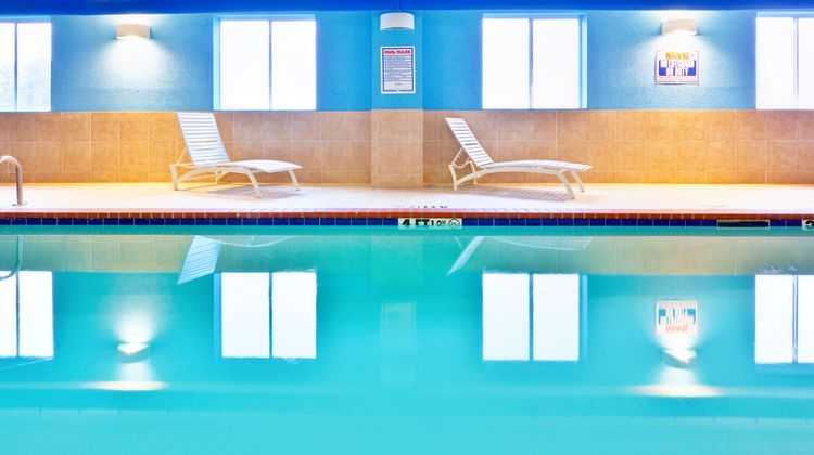 Holiday Inn Express & Suites Byram Pool