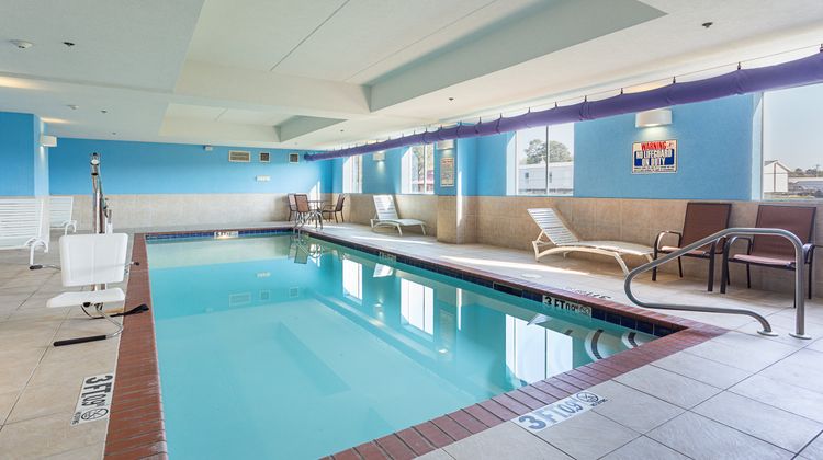 Holiday Inn Express & Suites Byram Pool