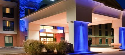 Holiday Inn Express Hotel & Suites Exterior