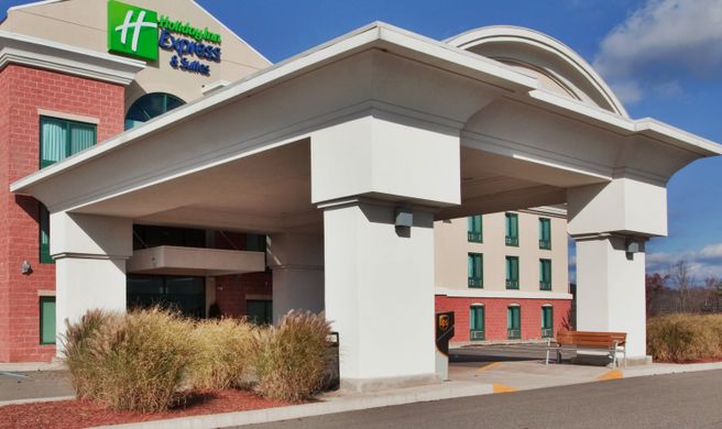 Holiday Inn Express Hotel & Suites Exterior