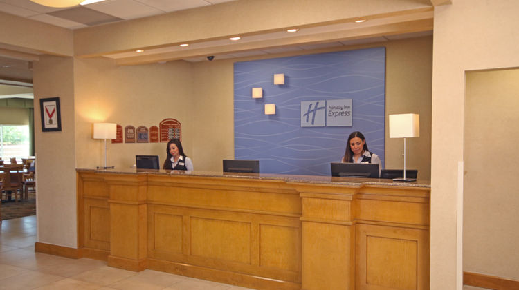 Holiday Inn Express & Suites Juarez Lobby