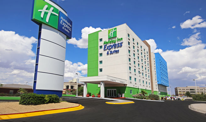 Holiday Inn Express & Suites Juarez Exterior