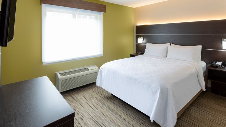 Holiday Inn Express & Suites Downtown Suite