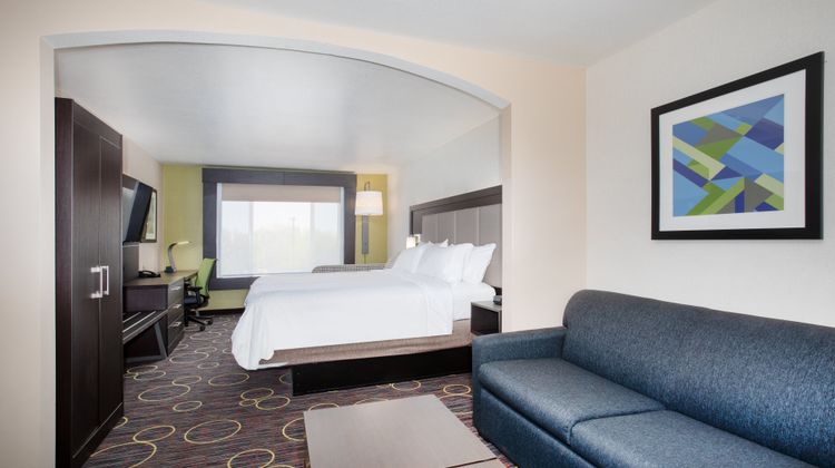 Holiday Inn Express Hotel & Suites Suite