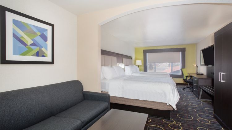 Holiday Inn Express Hotel & Suites Suite