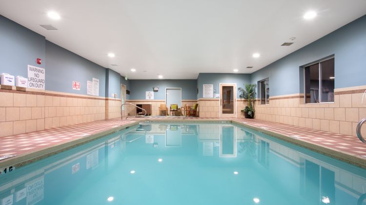 Holiday Inn Express Hotel & Suites Pool