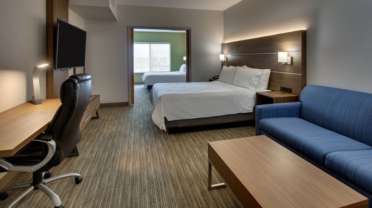Holiday Inn Express Hotel & Suites Suite