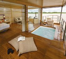 Delfin Amazon Cruises Suite