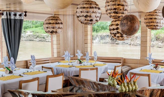 Delfin Amazon Cruises Restaurant