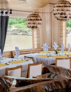 Delfin Amazon Cruises
