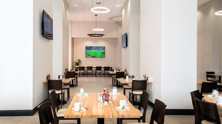 Holiday Inn Hotel & Suites Restaurant