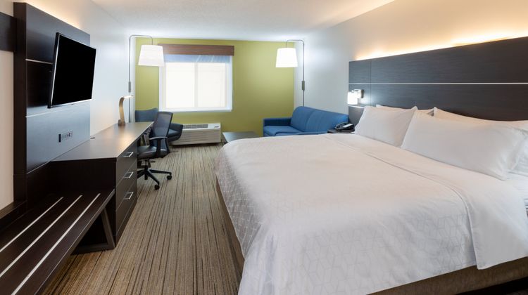 Holiday Inn Express & Suites Downtown Suite