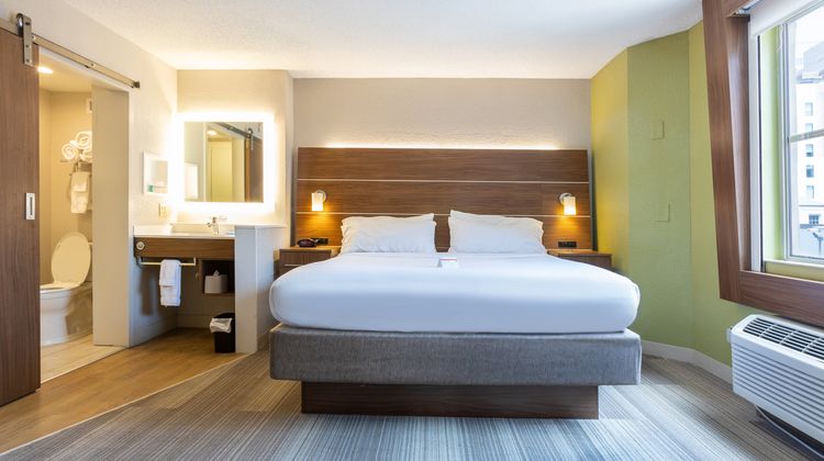 Holiday Inn Express New Orleans Downtown Room
