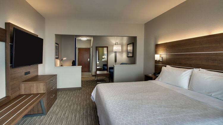 Holiday Inn Express Hotel & Suites Suite