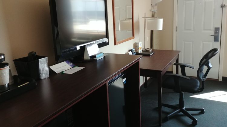 Boarders Inn & Suites by Cobblestone Room