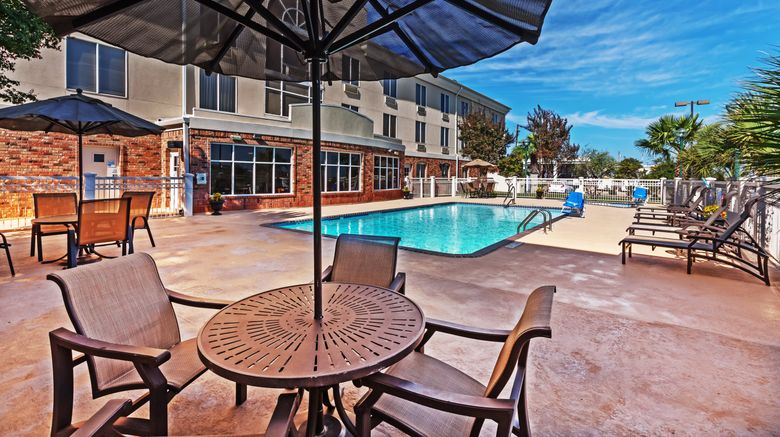 <b>Holiday Inn Express & Suites Eagle Pass Pool</b>. Images powered by <a href="https://www.leonardoworldwide.com/" title="Leonardo Worldwide" target="_blank">Leonardo</a>.