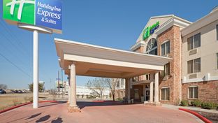 Holiday Inn Express & Suites Eagle Pass