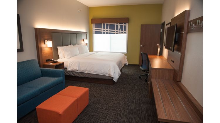 Holiday Inn Express Suite