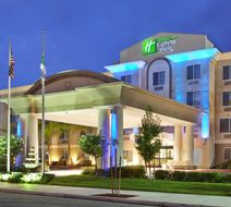 Holiday Inn Express Hotel & Suites Exterior