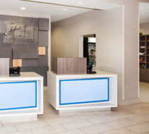 Holiday Inn Express/Suites Litchfield W Lobby