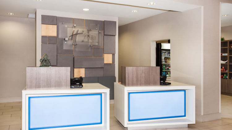 Holiday Inn Express/Suites Litchfield W Lobby