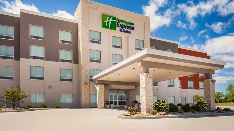 Holiday Inn Express/Suites Litchfield W Exterior