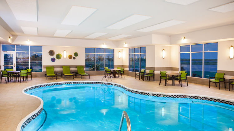 Holiday Inn Express/Suites Litchfield W Pool