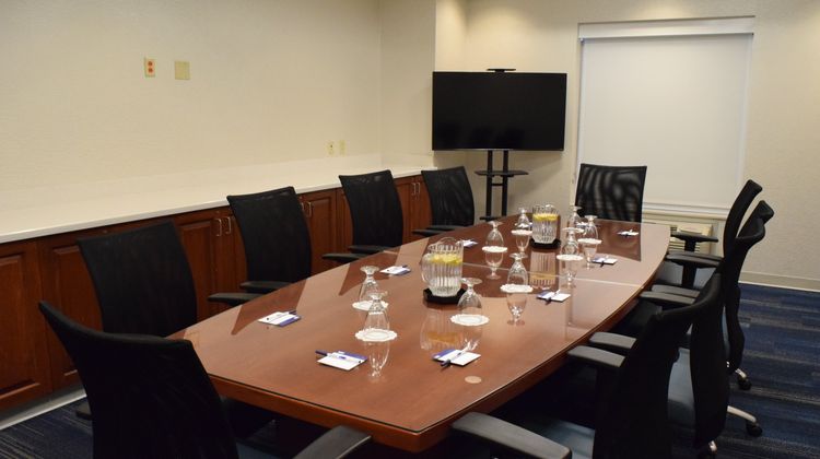 Holiday Inn Express Hotel & Suites Meeting