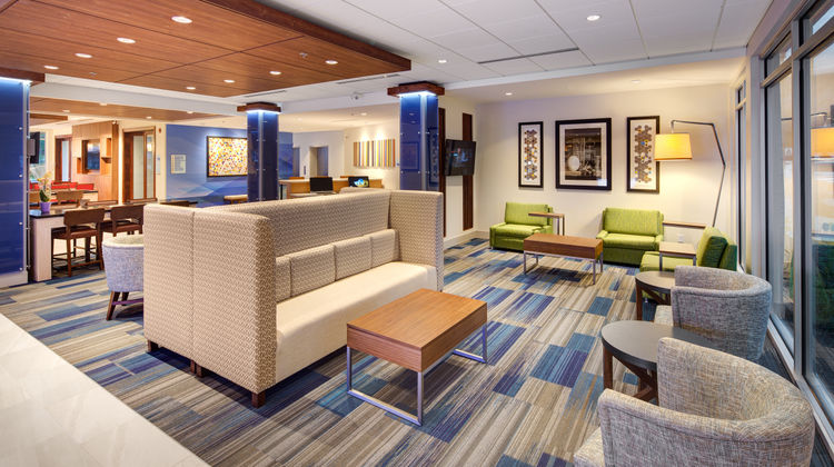 Holiday Inn Express & Suites Terrace Exterior
